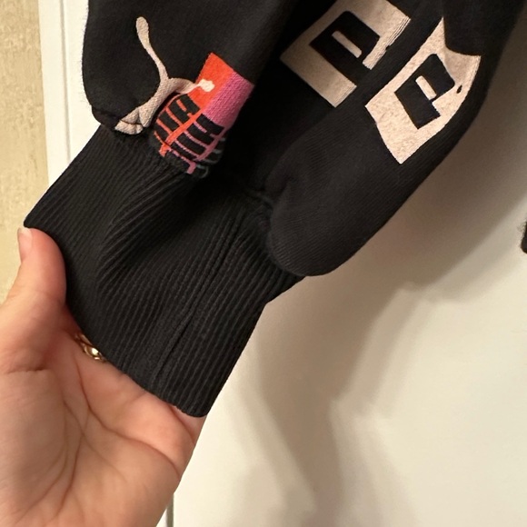 Puma Women's love oversized AOP crew neck  sweatshirt sz small - Picture 4 of 6